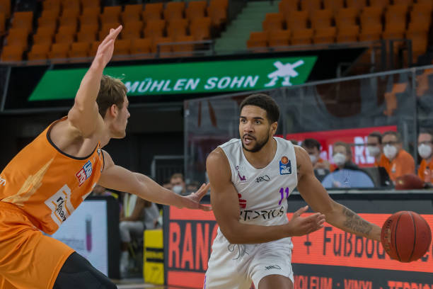 继续担任湖 继续担任湖